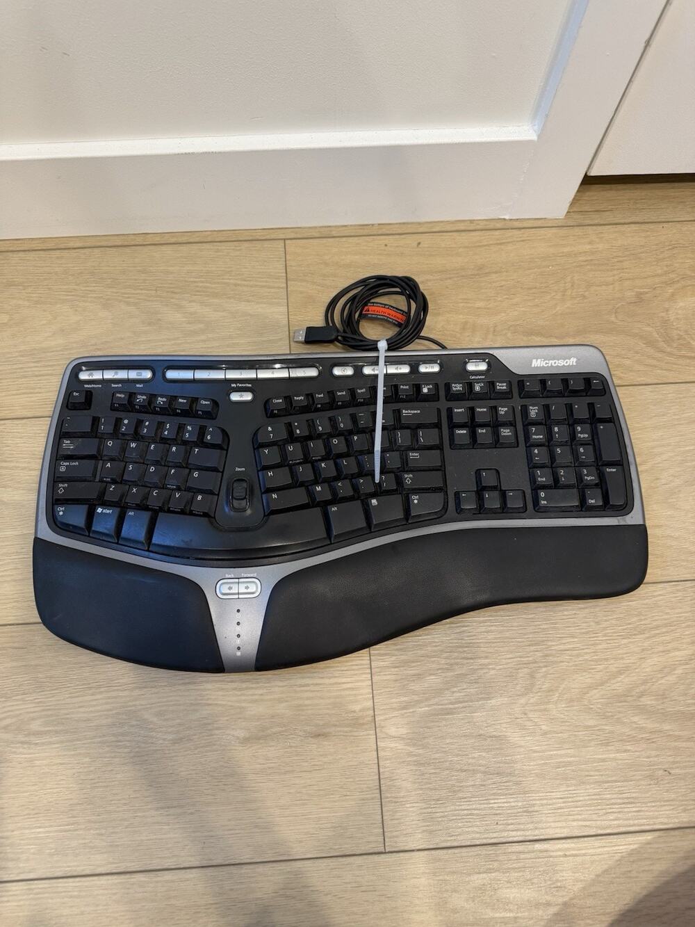 Microsoft Natural Ergonomic Keyboard 4000 V1.0 KU-0462 Wired Tested OEM
